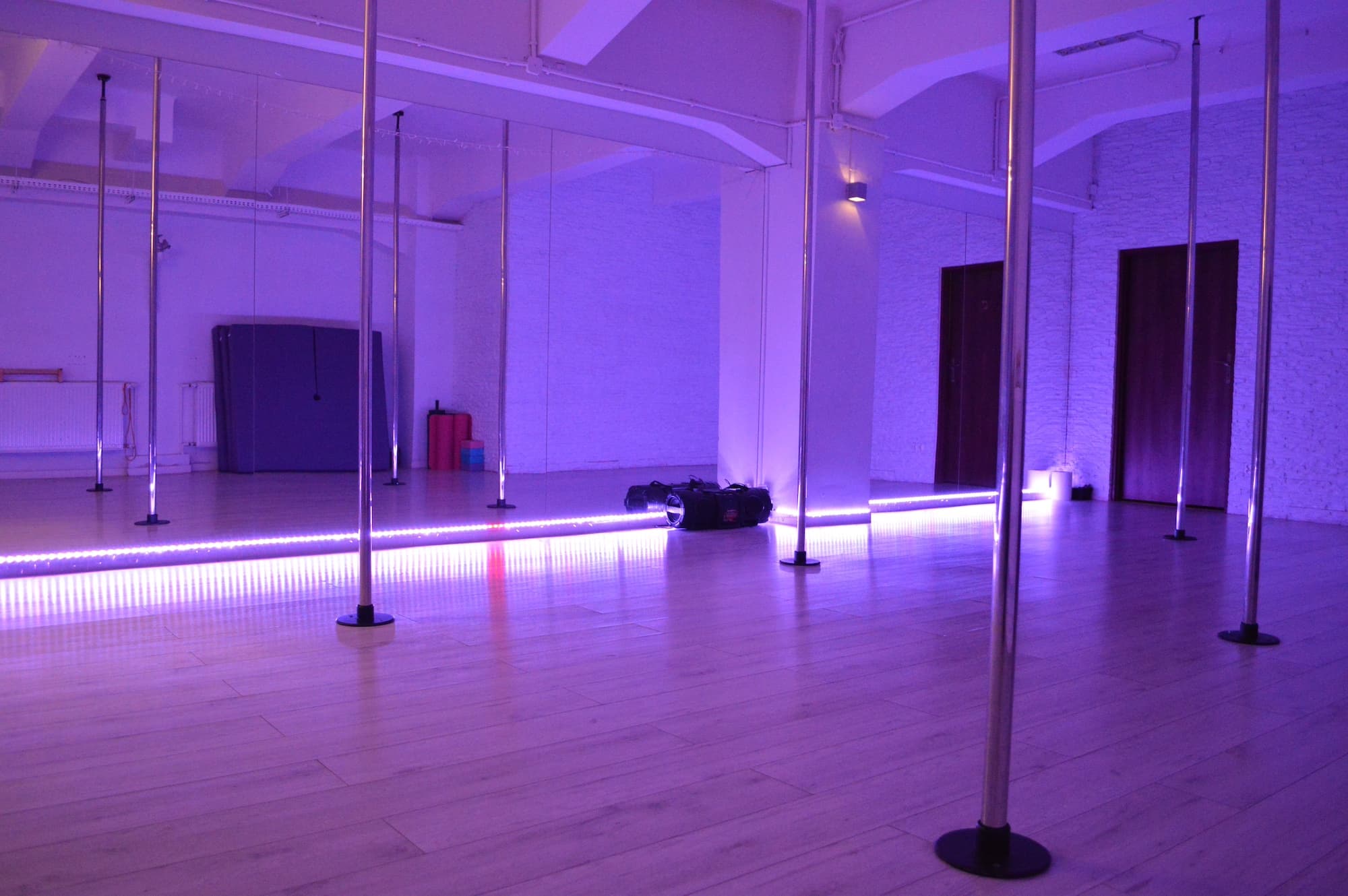 Mała sala - oświetlenie, przód